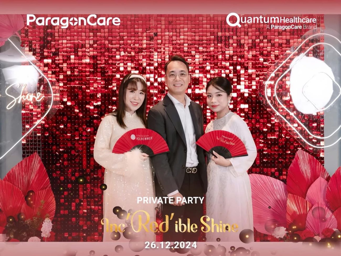 Backdrop Sequin đỏ Year End Party - ParagonCare & Quantum Healthcare (2)