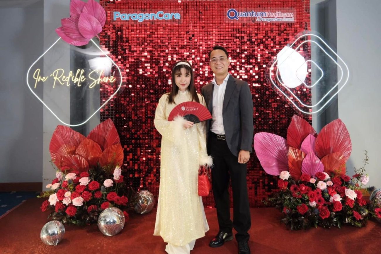 Backdrop Sequin đỏ Year End Party - ParagonCare & Quantum Healthcare (4)