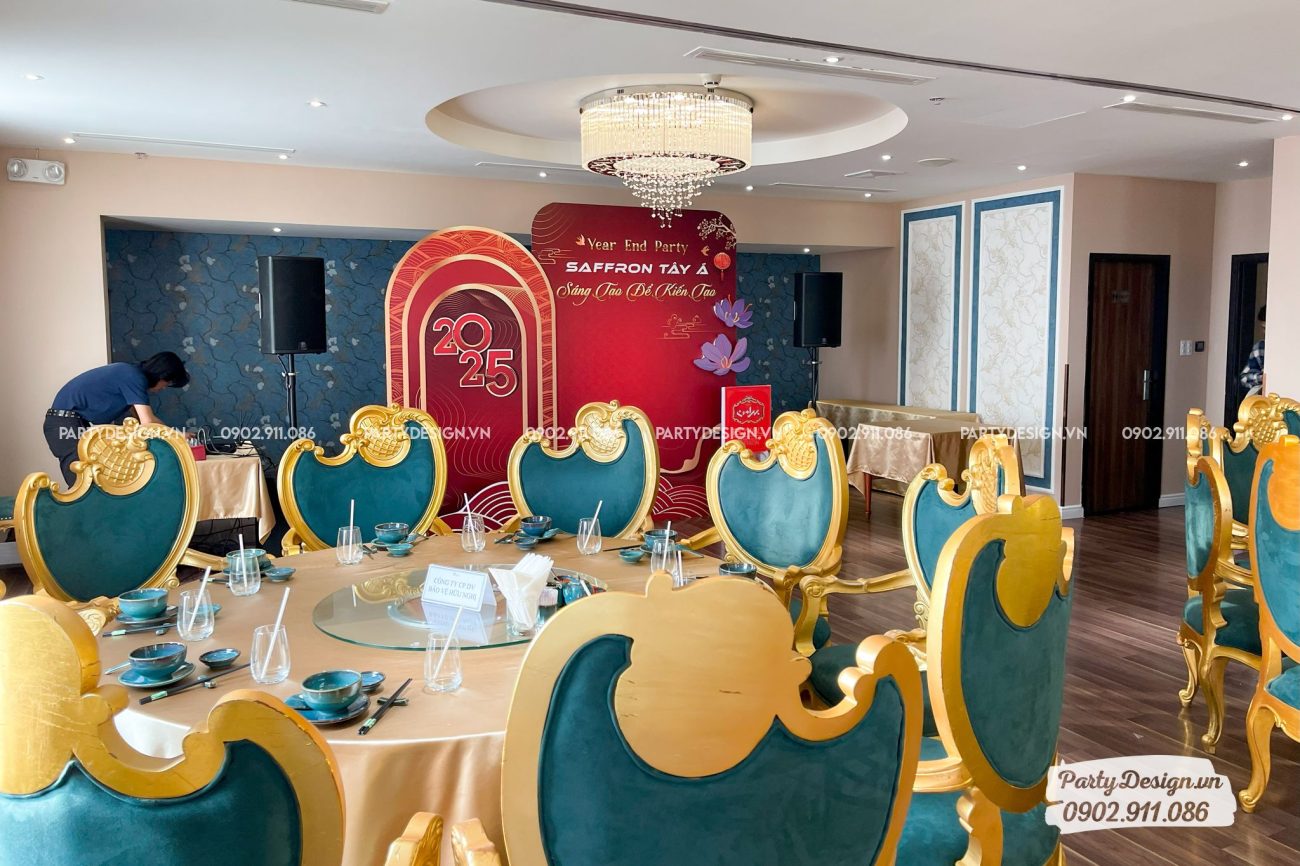 Backdrop Year End Party, tất niên tone đỏ truyền thống - Saffron Tây Á (4)